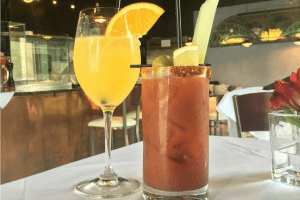 Splash Seafood Bar & Grill in Des Moines, IA Cocktails DiRoNA Awarded Restaurant