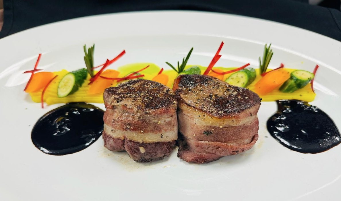 DiRoNA Awarded Restaurant Distinguished Restaurants of North America Restaurant - feature 1 Anaheim White House Restaurant