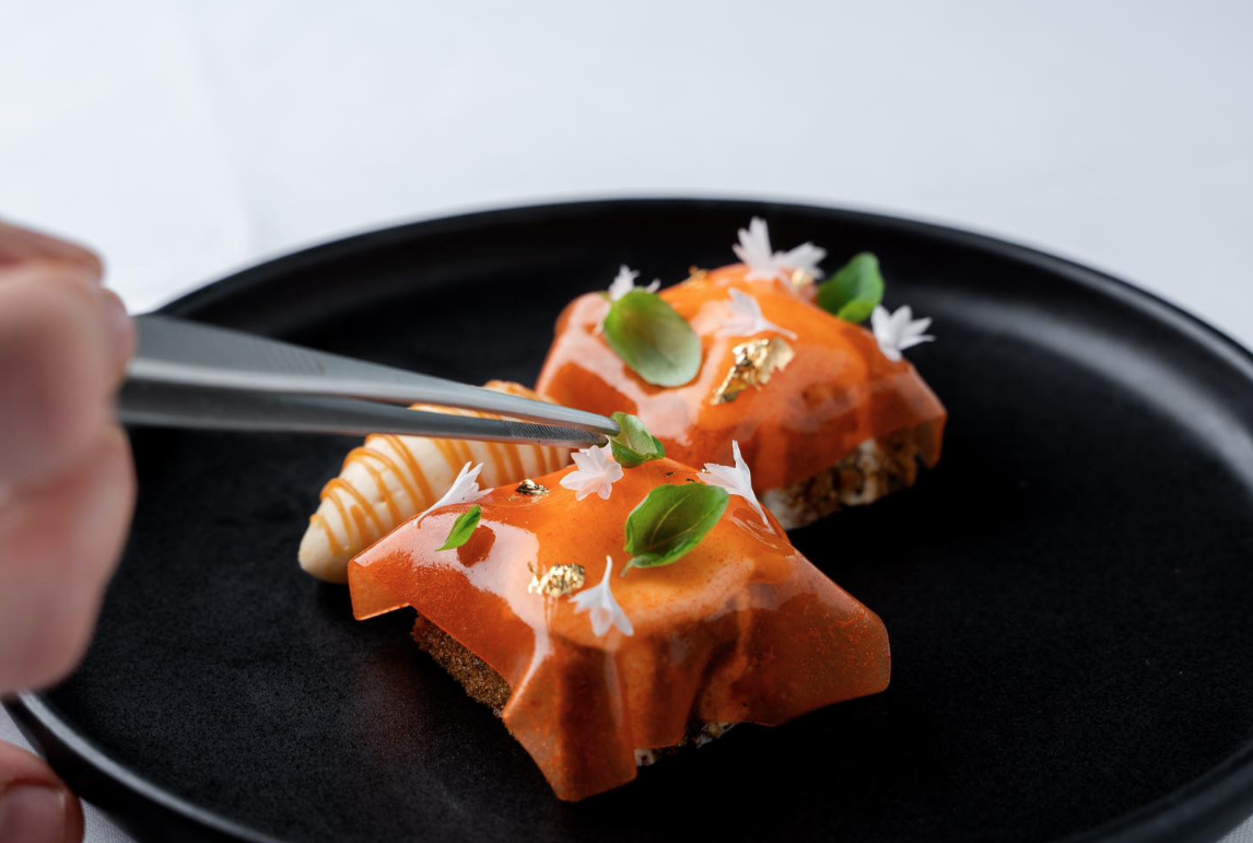 DiRoNA Awarded Restaurant Distinguished Restaurants of North America Restaurant - Five Sails feature 1